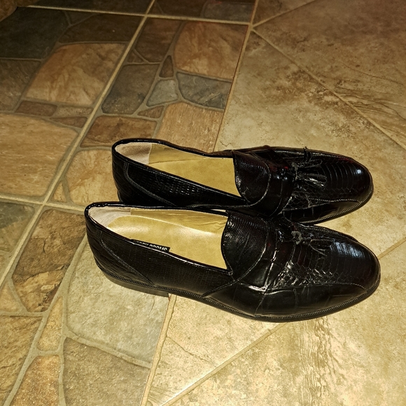 Shoes - Picture 2 of 8